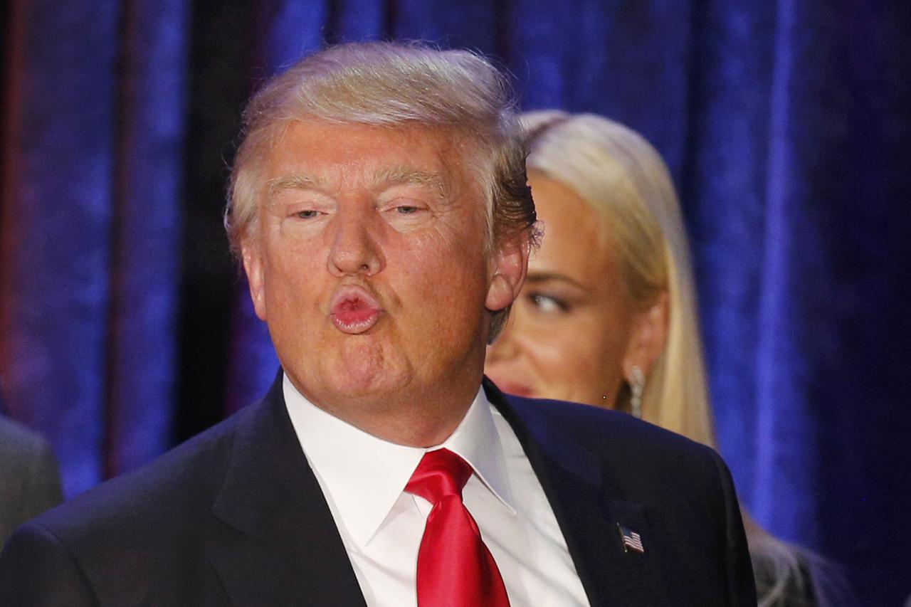 Republican U.S. presidential candidate Donald Trump makes a face at his caucus night rally in Des Moines, Iowa February 1, 2016.      REUTERS/Scott Morgan (TPX IMAGES OF THE DAY)