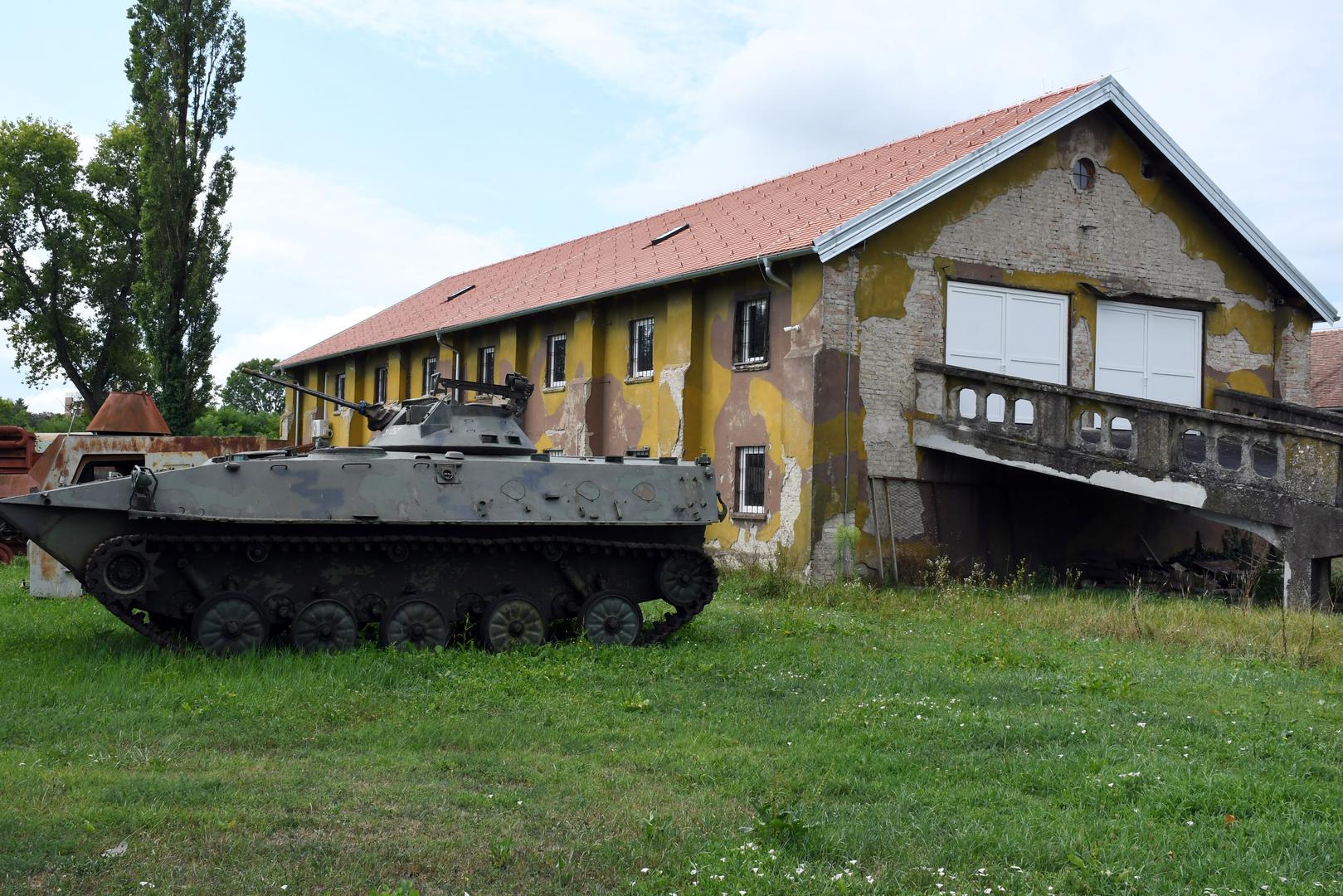 Inače, vojarna Barutana bila je prvi osvojeni objekt bivše JNA u koji su ušle hrvatske postrojbe, 3. rujna 1991. godine, i kao takva od iznimne je važnosti u novijoj hrvatskoj povijesti.