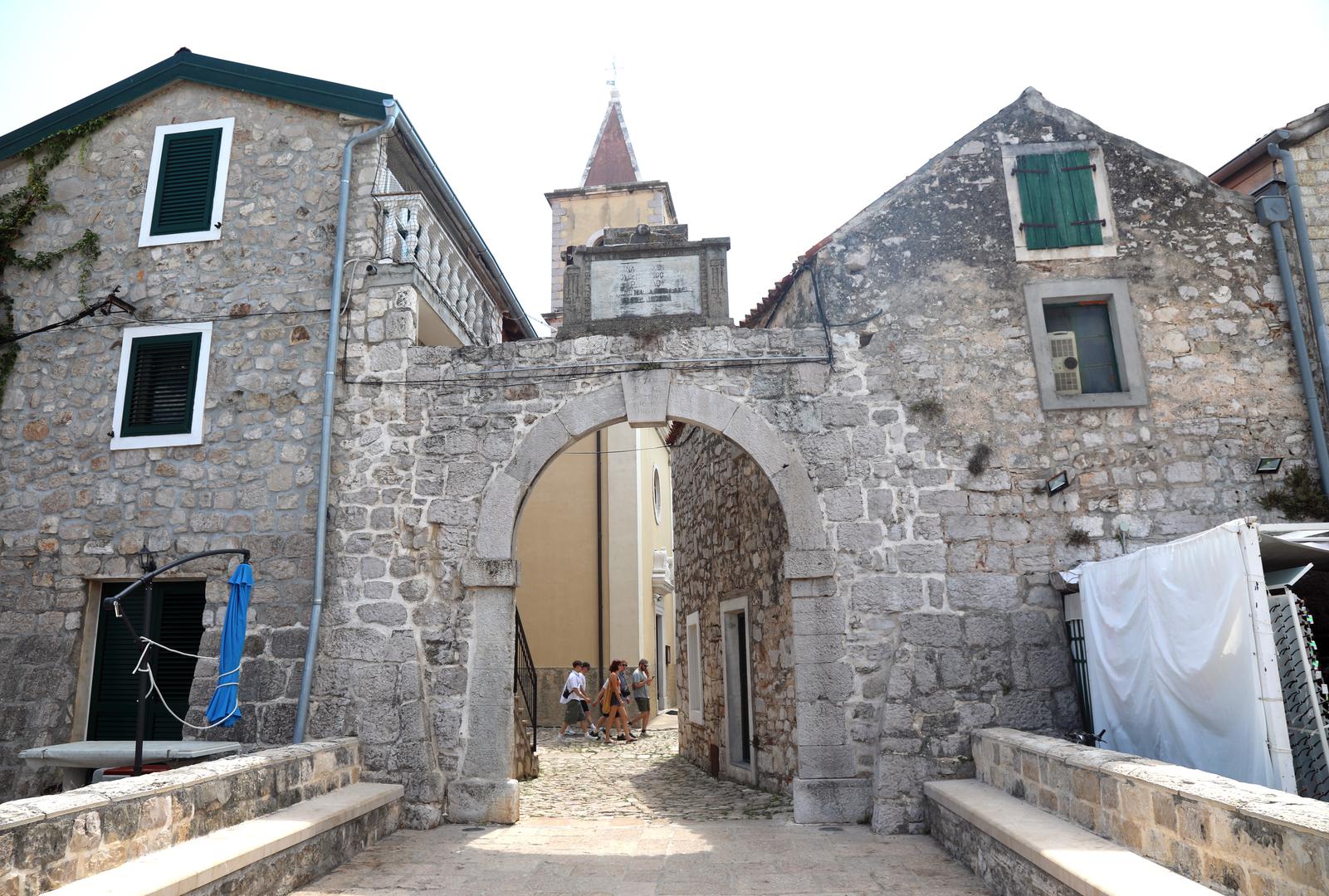 23.07.2024.,Pirovac-- Turisticka patrola i Vecernjakove zvjezdice u Pirovcu. Photo: Dusko Jaramaz/PIXSELL