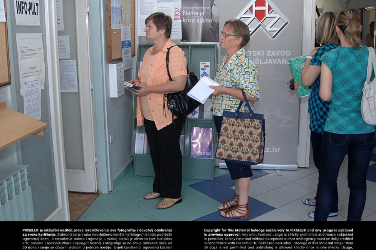 '03.07.2013., Sisak - Svakim danom sve vise nzaposlenih dolazi u Podrucni ured Hrvatskog zavoda za zaposljavanje, a ponuda slobodnih radnih mjesta sve je manja.  Photo: Nikola Cutuk/PIXSELL'