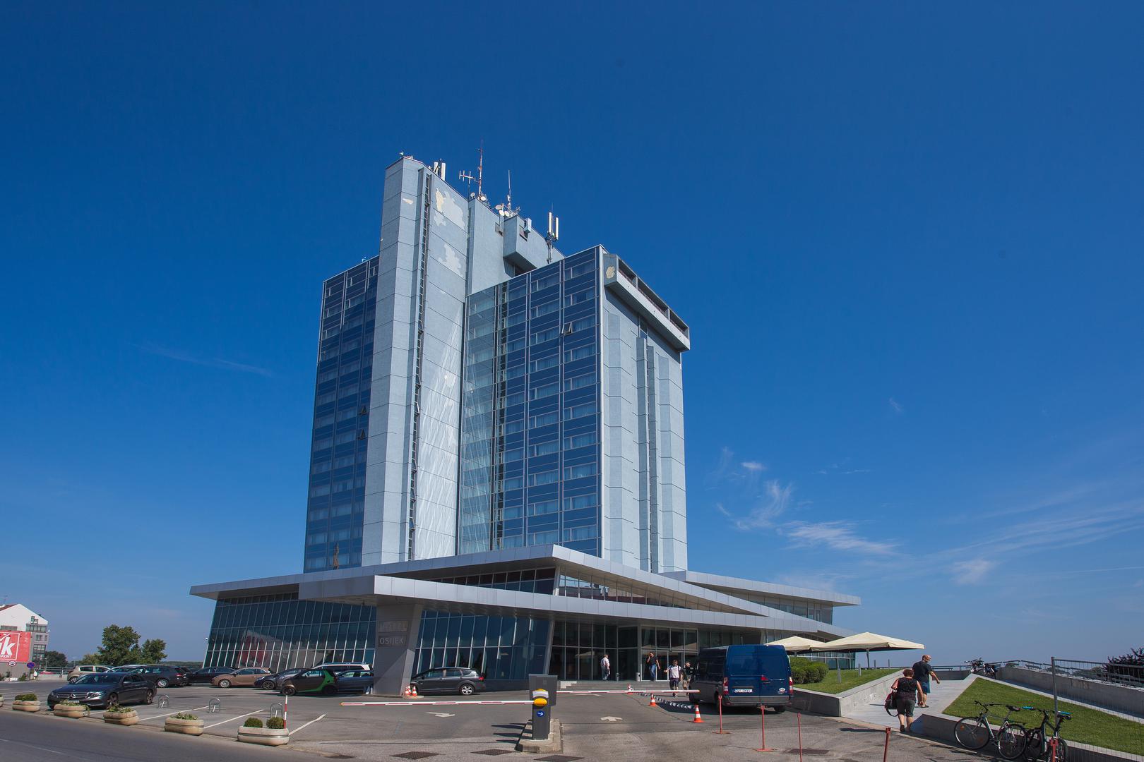 27. Hotel Osijek u Osijeku, visok 62 m, ima 16 katova i izgrađen je 1977. godine. Najviši hotel u Osijeku, s panoramskim pogledom na Dravu.