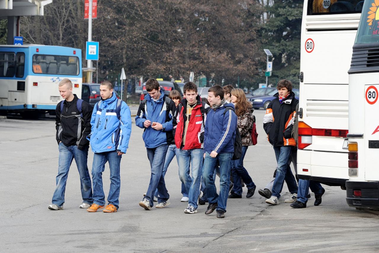 'VARAZDIN/MEDJIMURJE- 26.01.09., Cakovec, Hrvatska-  Prijevoz ucenika. Photo: Milivoj Kuhar/Vecernji list'