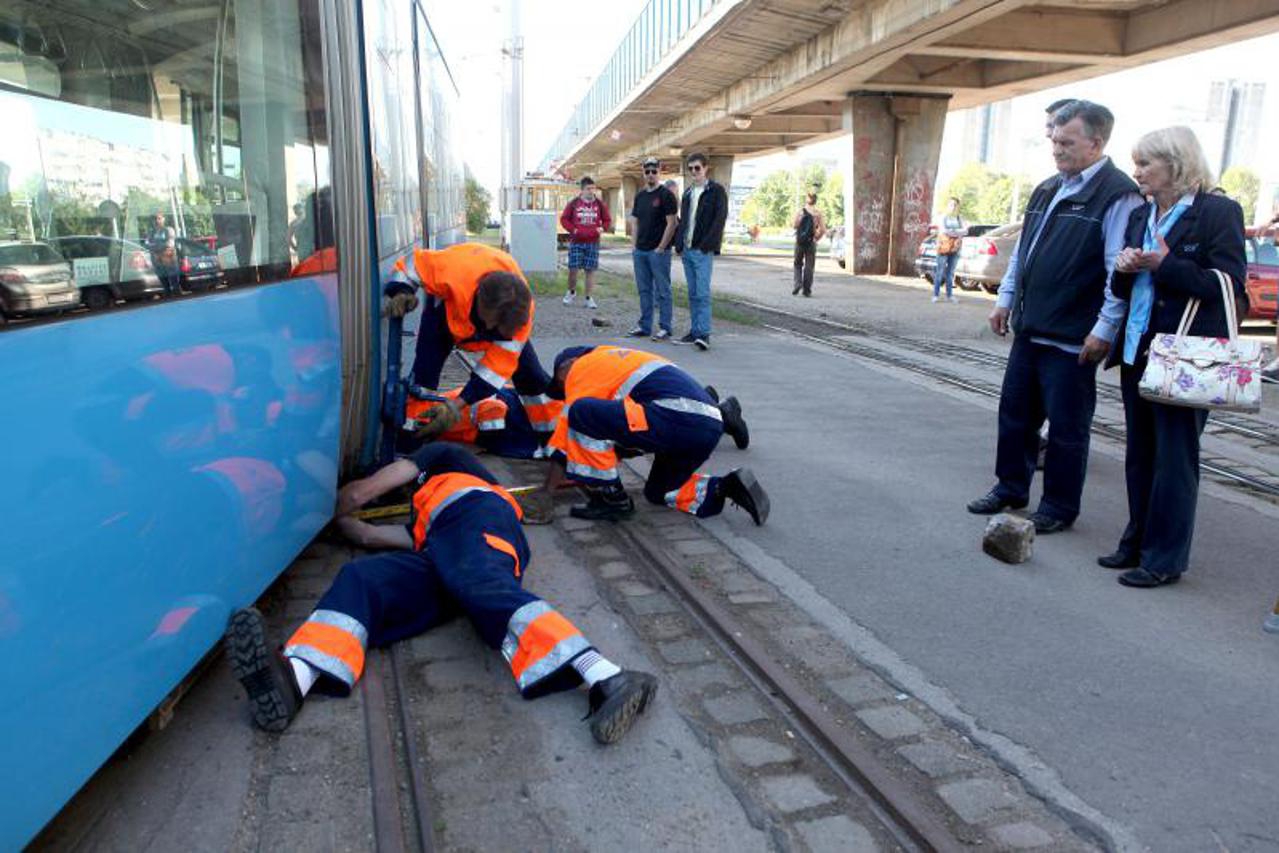 iskočio tramvaj (1)