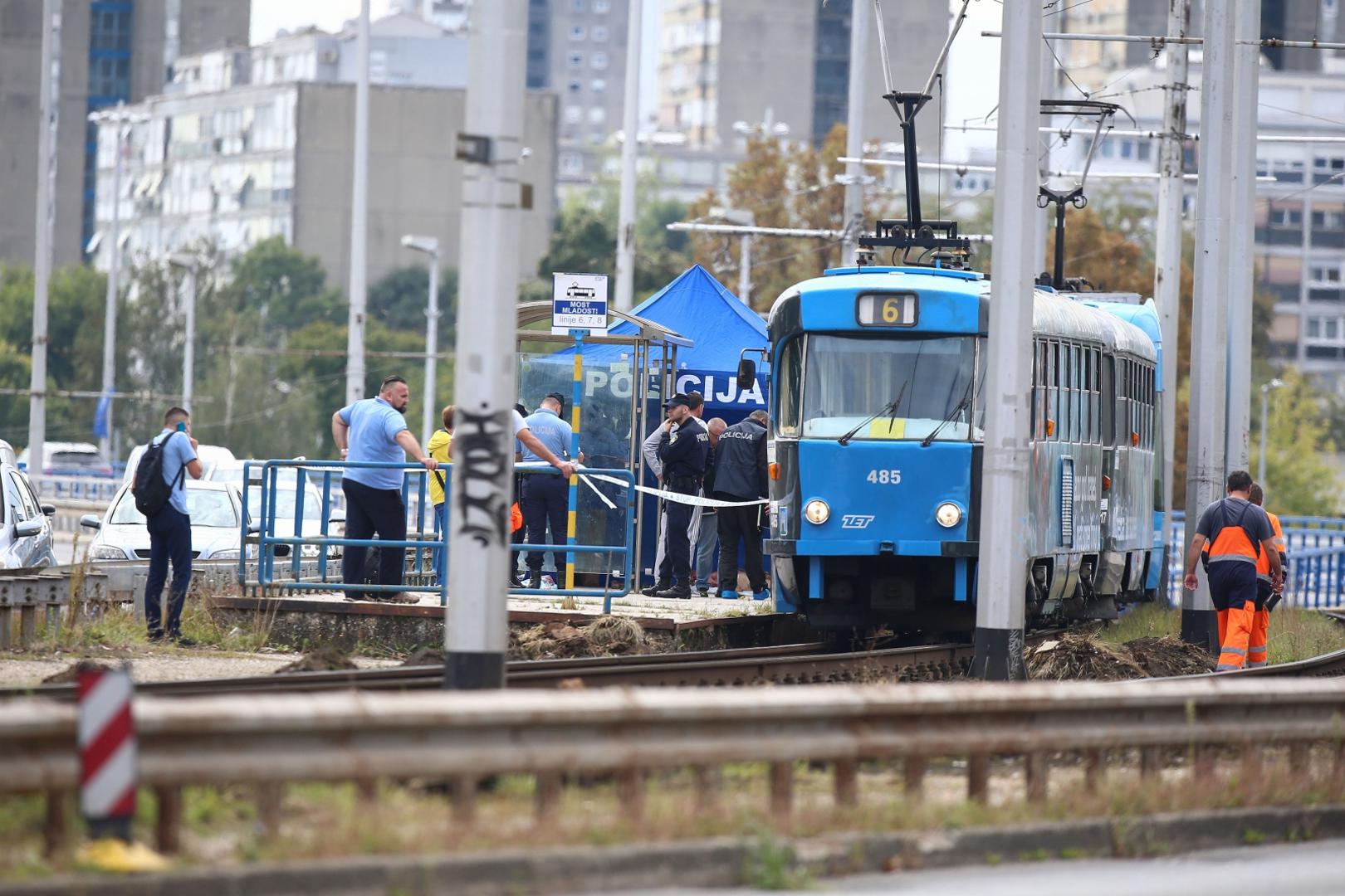 18.09.2021., Zagreb - U ZET-ovom tramvaju na mostu Mladosti pronadjeno bezivotno tijelo muskarca, ocevid u tijeku.

Photo: Matija Habljak/PIXSELL