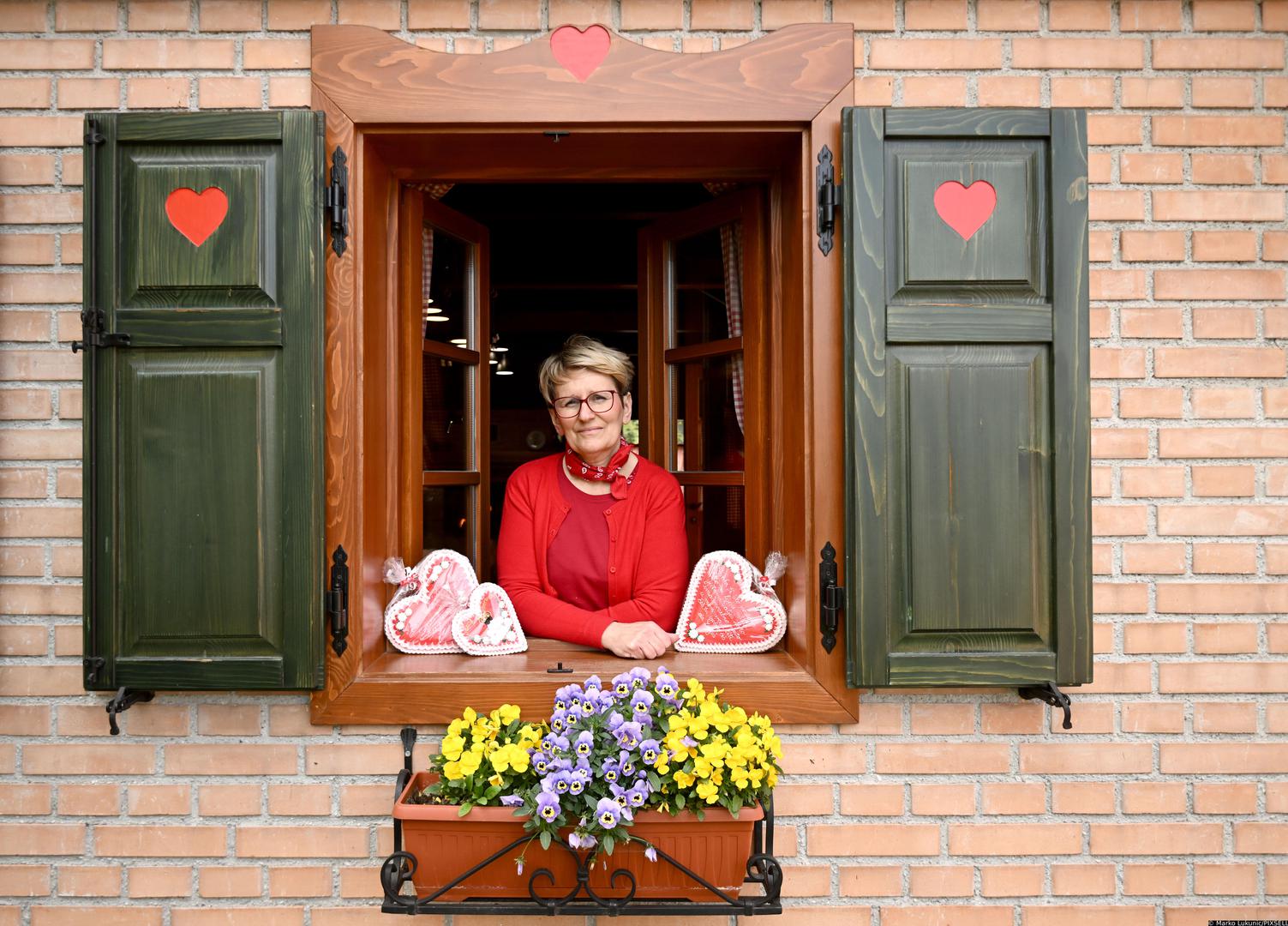 19.04.2023., Marija Bistrica - Turisticka patrola i Vecernjakove zvjezdice Marija Bistrica. Brankica Scuric izradjuje licitarska srca. Photo: Marko Lukunic/PIXSELL