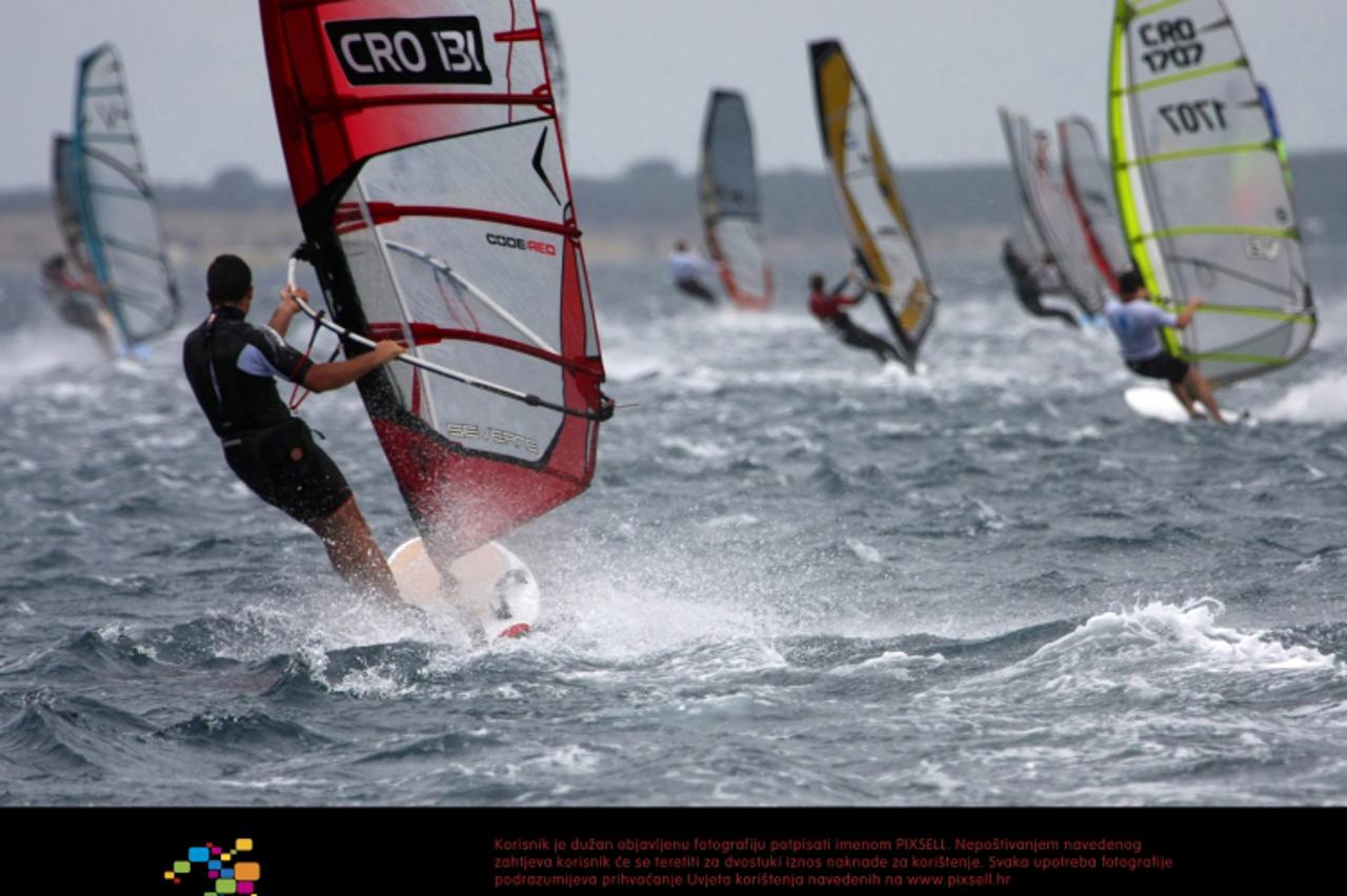 '13.09.2008., \\u008Aimuni, otok Pag - Windsurfing regata Simuni extreme speed one hour slalom na otoku Pagu. Regata je i humanitarnog karaktera jer je prihod od prodaje ulaznica namjenjen razminirava