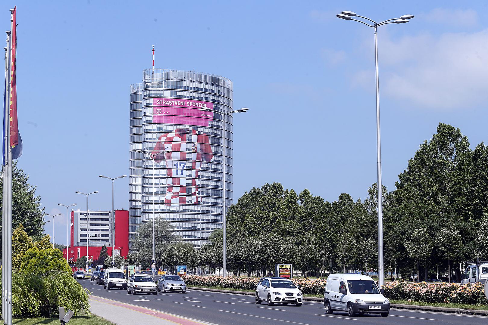 Sky Tower Office nalazi se u Zagrebu, visok je 81 metar. 