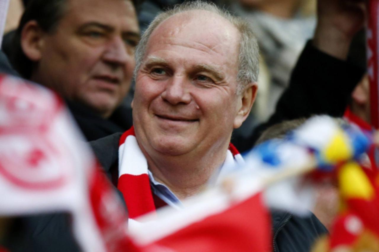 'Bayern Munich\'s president Uli Hoeness waits of the start of their German first division Bundesliga soccer match against FSV Mainz 05 in Mainz, February 2, 2013.    REUTERS/Kai Pfaffenbach (GERMANY -