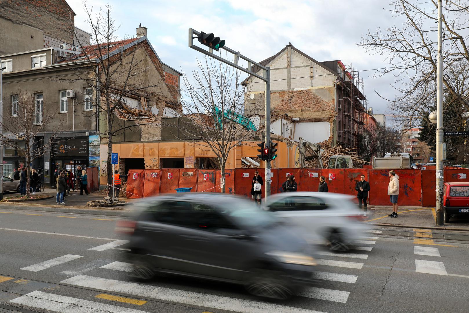 12.02.2024., Zagreb - Prilikom rusenja kuce u Maksimirskoj 17, jedan zid nekontrolirano je pao na plocnik. Photo: Jurica Galoic/PIXSELL