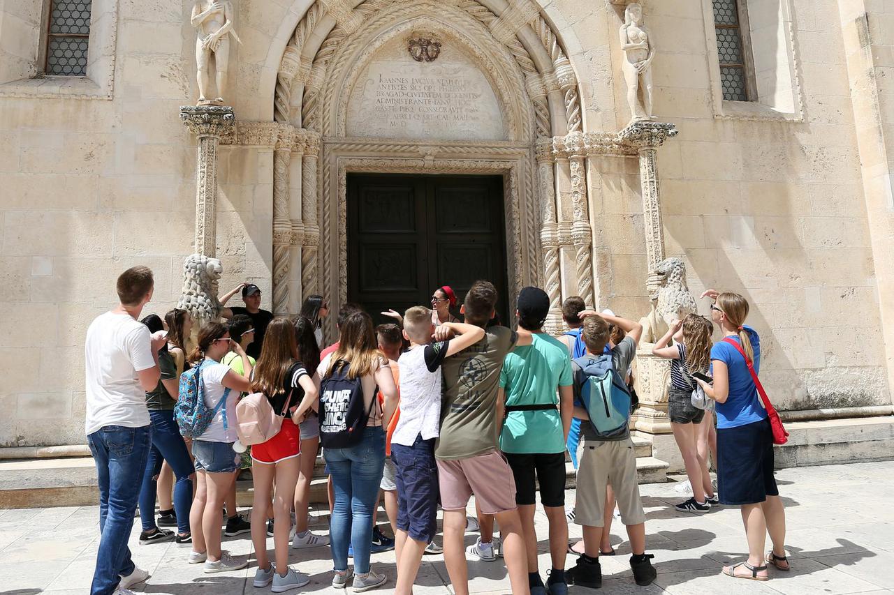 Šibenik: Učenici na ekskurziji razgledavali gradske znamenitosti