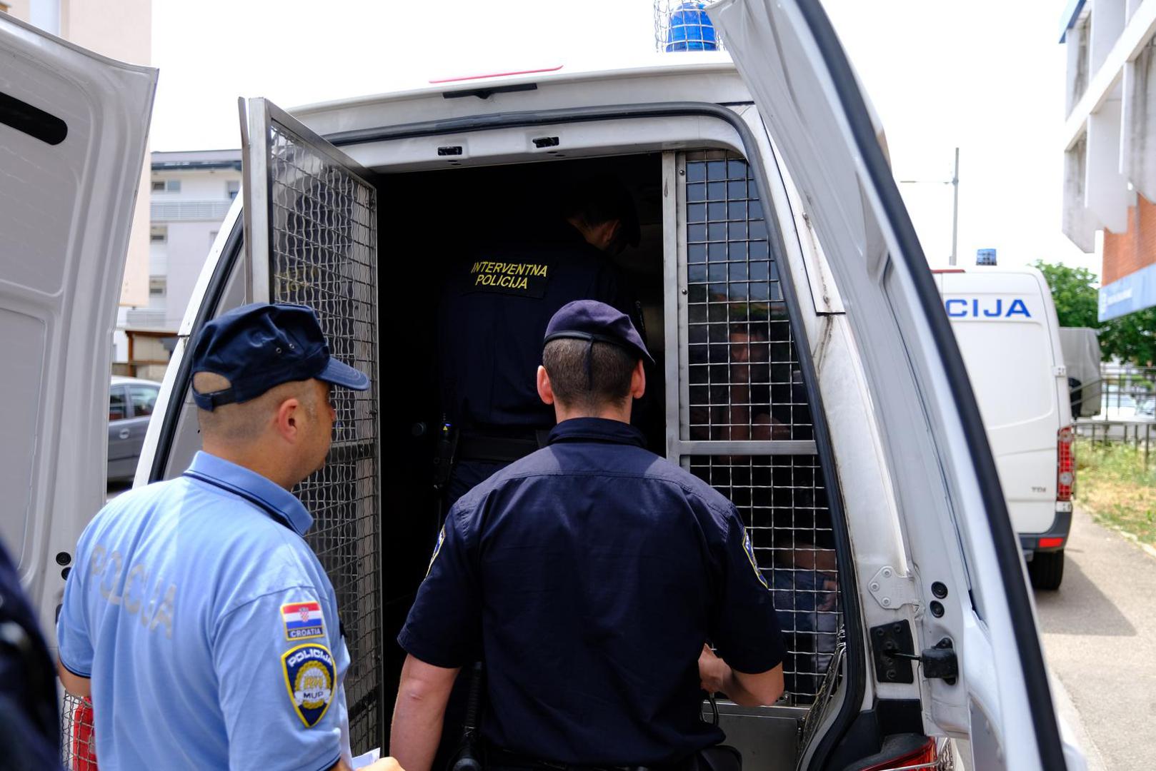 23.05.2022., Velika Gorica - U tijeku je ispitivanje navijaca nakon nereda na autocesti A1 kod Desinca. Dio navijaca doveden je na Zupanijski sud u Velikoj Gorici. Photo: Slaven Branislav Babic/PIXSELL