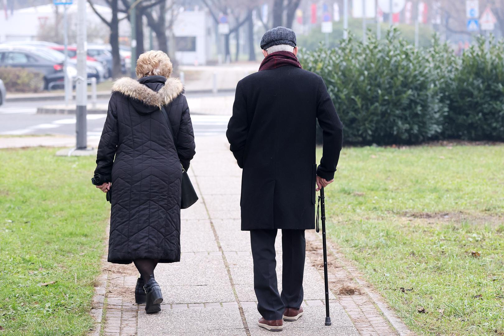 Na šestom mjestu je Ekvador s ocjenom 77,4, koji nudi nevjerojatno niske troškove života i blage vremenske uvjete tijekom cijele godine. Grčka se našla na sedmom mjestu s 77,0, što je čini atraktivnom za umirovljenike zbog povoljne klime, kulturnog naslijeđa i sve većeg broja stranih stanovnika.