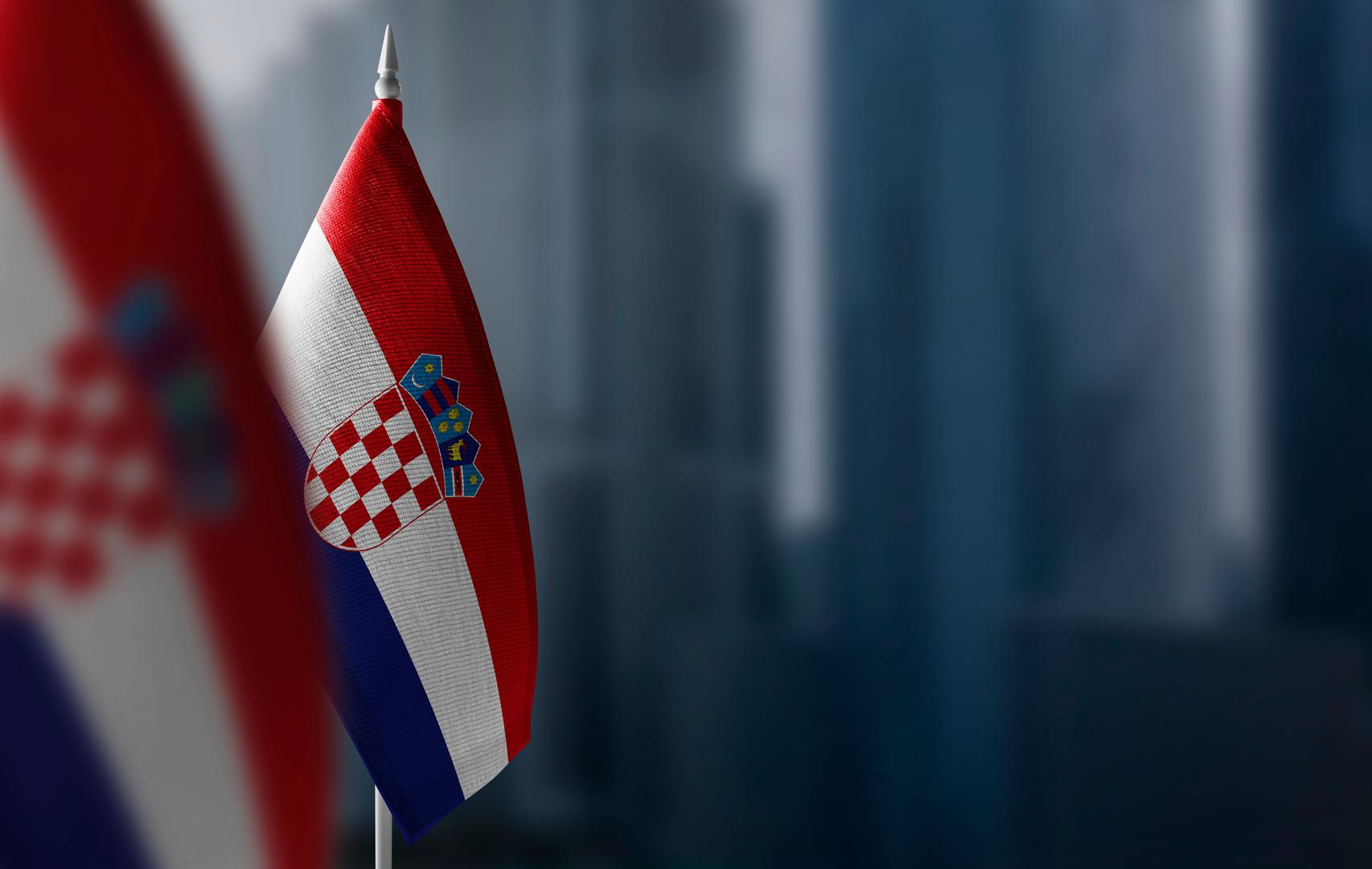 Hrvatska je na ljestvici zauzela 47. mjesto. U izvješću se ističe da je Hrvatska smještena na raskrižju ključnih povijesnih događanja između Istoka i Zapada, s bogatom poviješću i jedinstvenim geografskim položajem koji uključuje Jadransku obalu i Dinarske Alpe. Iako je posljednja zemlja koja se pridružila Europskoj uniji 2013. godine, Hrvatska i dalje radi na smanjenju javnog duga i borbi protiv organiziranog kriminala. Među ostalim zemljama iz regije, Italija je zauzela 15. mjesto, Slovenija 65., a Srbija 88.