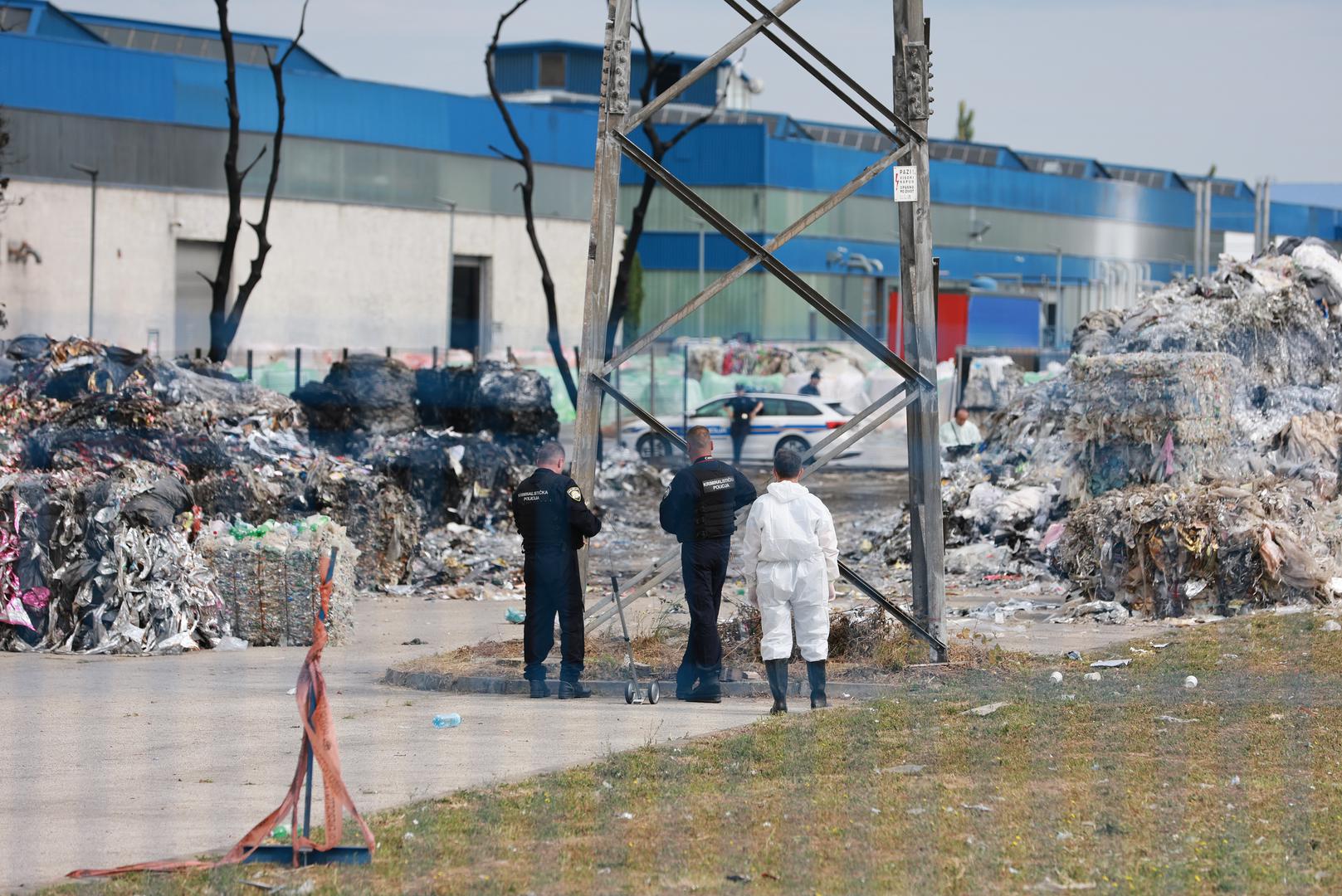 Nakon dojave o požaru, u 15.12 sati, u intervenciji je sudjelovalo ukupno 107 vatrogasaca iz 16 postrojbi s 31 vozilom.