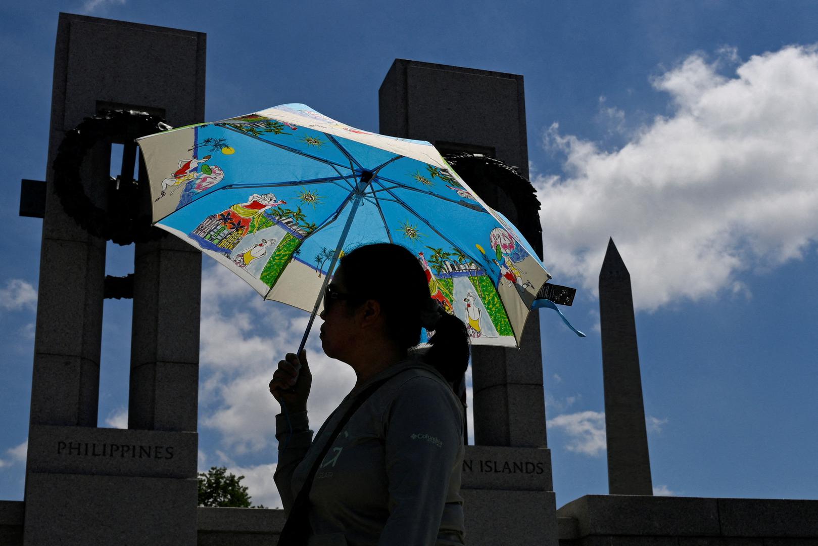 Istok SAD-a također se priprema za više vrućine. Baltimore i drugi dijelovi Marylanda bili su pod upozorenjem na pretjeranu vrućinu jer se predviđalo da će se temperature popeti do 43 °C. 