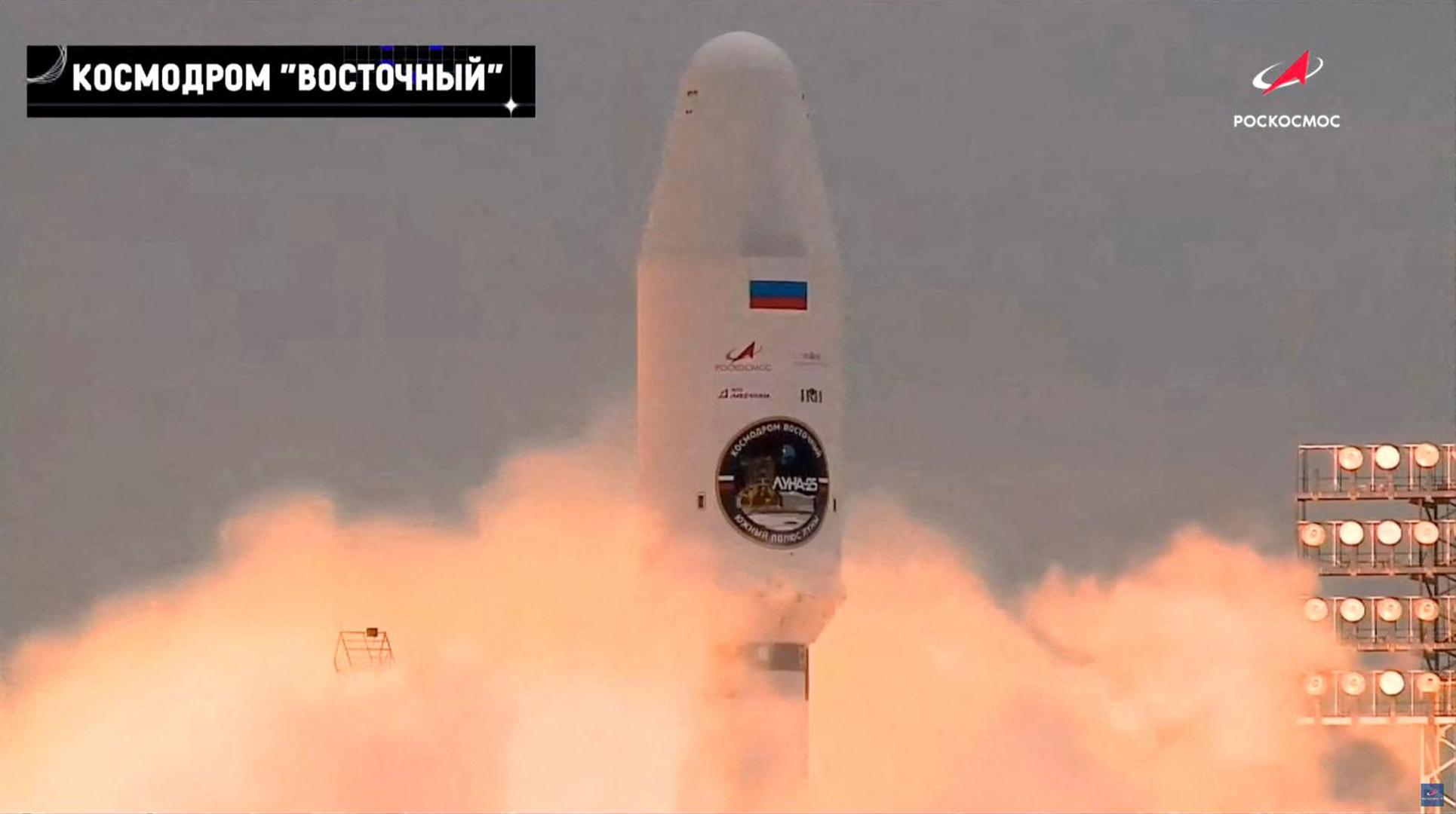 A Soyuz-2.1b rocket booster with a Fregat upper stage and the lunar landing spacecraft Luna-25 blasts off from a launchpad at the Vostochny Cosmodrome in the far eastern Amur region, Russia, in this still image from video taken August 11, 2023. Roscosmos/Handout via REUTERS ATTENTION EDITORS - THIS IMAGE HAS BEEN SUPPLIED BY A THIRD PARTY. MANDATORY CREDIT.     TPX IMAGES OF THE DAY Photo: Roscosmos/REUTERS