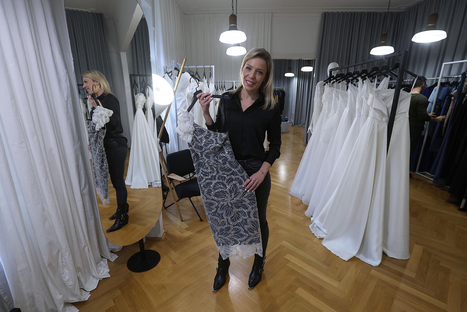 11.03.2024., Zagreb - Damira Gregoret isprobava haljine za Vecernjakovu ruzu u Alduk Showroom s modnim dizajnerom Ivanom Aldukom. Photo: Goran Stanzl/PIXSELL