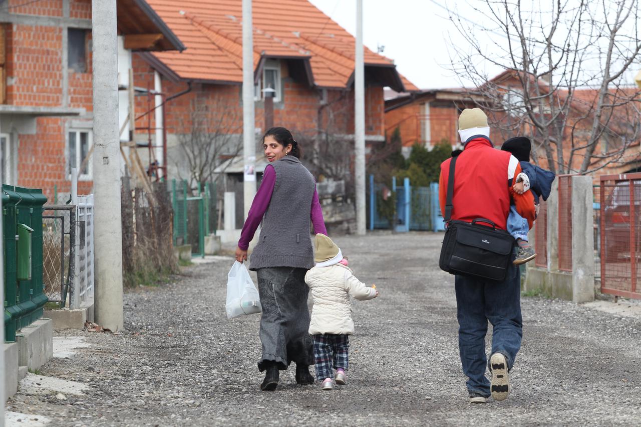 15.03.2013., Zagreb - U naselju Kozari Bok vecina kuca izgradjena je bez gradjevinske dozvole. Nakon donesenog Zakona o legalizaciji bespravne gradnje mnogi stanovnici podnijeli su zahtjev za legalizacijom svojih kuca. Photo: Boris Scitar/VLM/PIXSELL