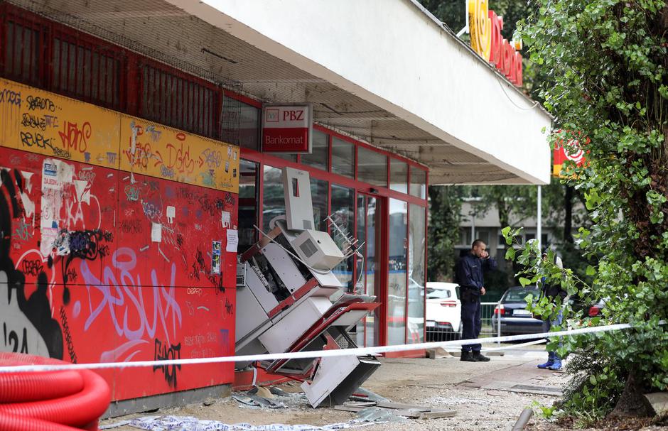 Zagreb: U Ulici Milke Trnine raznesen bankomat 