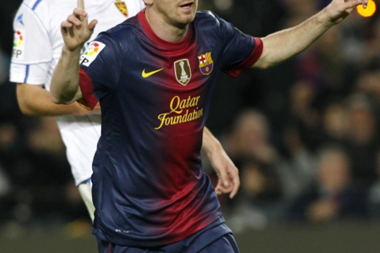 'Barcelona's Lionel Messi (R) celebrates a goal against Zaragoza's Adam Pinter during their Spanish First division soccer league match at Camp Nou stadium in Barcelona, November 17, 2012. REUTERS/Al