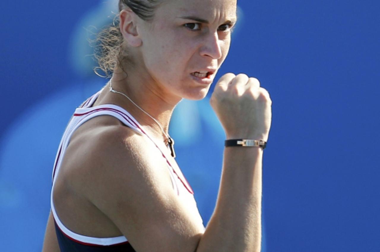 'Croatia\'s Karolina Sprem reacts during her match against Anabel Medina Garrigues of Spain during the Australian Open tennis tournament in Melbourne January 19, 2010.  REUTERS/Tim Wimborne  (AUSTRALI