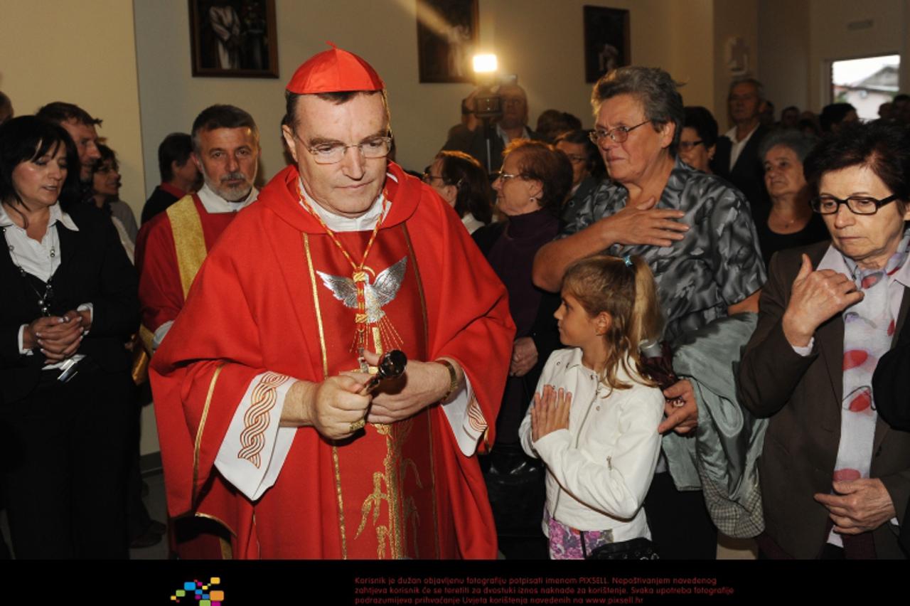 '14.09.2012., Zagreb - Zagrebacki nadbiskup kardinal Josip Bozanic predvodio je svecano Eustarihijsko slavlje u kojem je posvetio zupnu crkvu Muke Isusove u Vukomercu.  Photo: Davor Visnjic/PIXSELL'