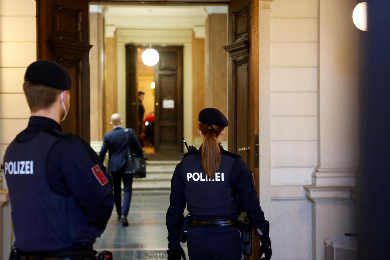 The trial of six men accused of providing various degrees of help to a jihadist starts in Vienna