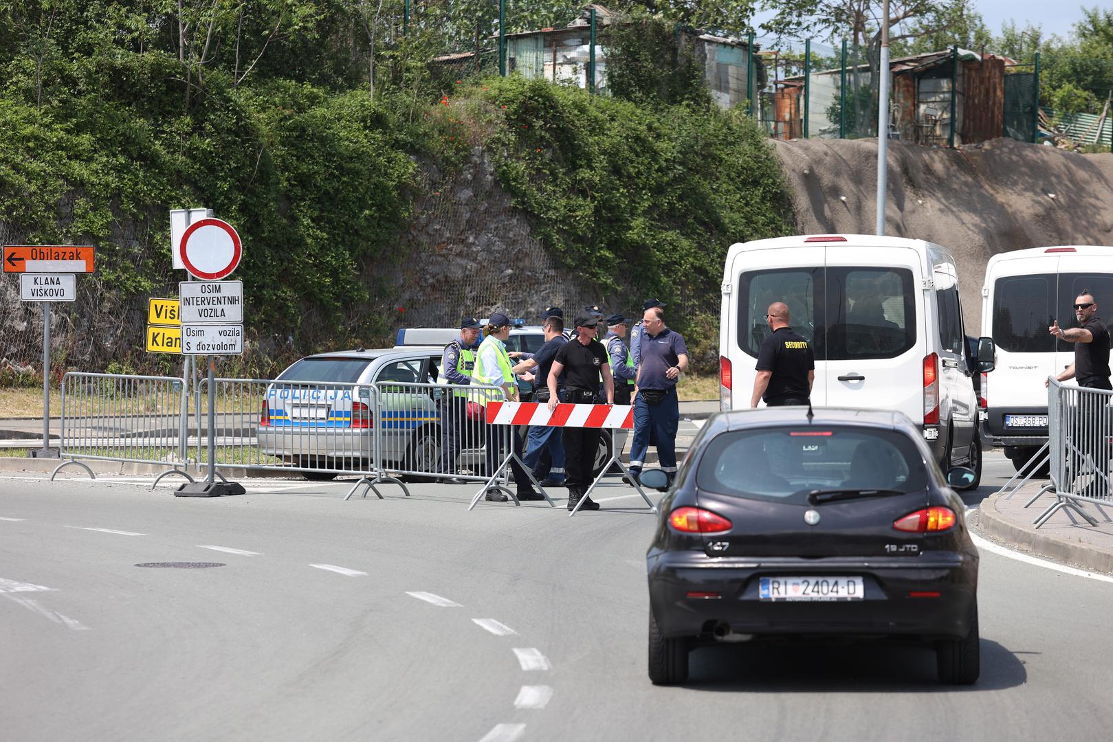 24.5.2023.., Rijeka - Od 12.00 sati do ponoci, prometnica od rotora Rujevica do cvora Hosti bit ce zatvorena za prometovanje svih vozila u oba smjera osim za interventna vozila i vozila sa dozvolama. Prometnica se zatvara temeljem zahtjeva HNS-a i s obzirom na proglasenje nogometne utakmice Hajduk-Sibenik utakmicom visokog rizika od strane MUP-a.
 Photo: Nel Pavletic/PIXSELL