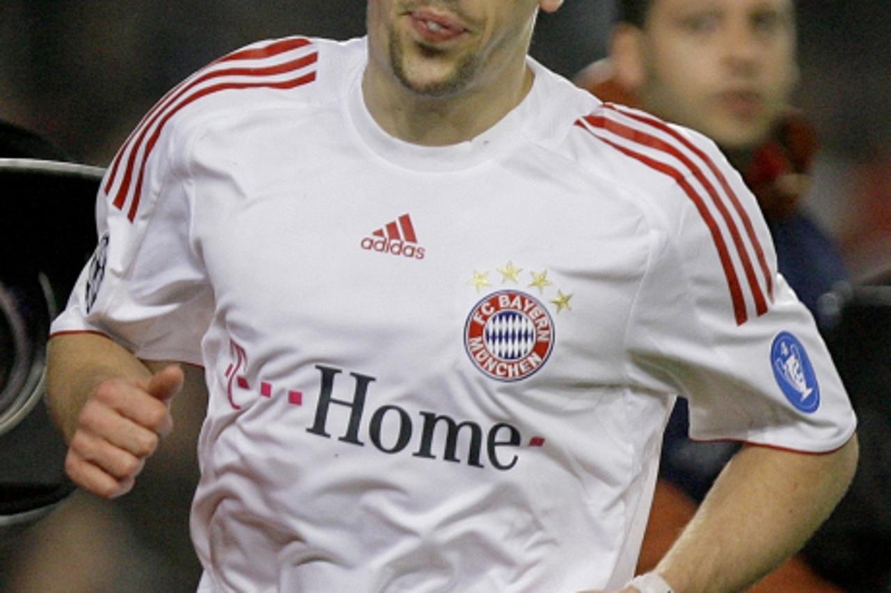 'Bayern Munich midfielder French Franck Ribery gestures during the UEFA Cup Champions League football match against Bayern Munich at the New Camp stadium in Barcelona, on April 8, 2009. AFP PHOTO/JOSE