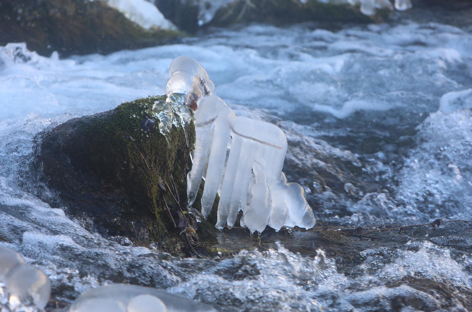 13.01.2024., Plitvicka jezera - Snijeg i debeli minusi zaledili su slapove na Plitvickim jezerima koji mame uzdahe brojnih posjetitelja. Photo: Kristina Stedul Fabac/PIXSELL