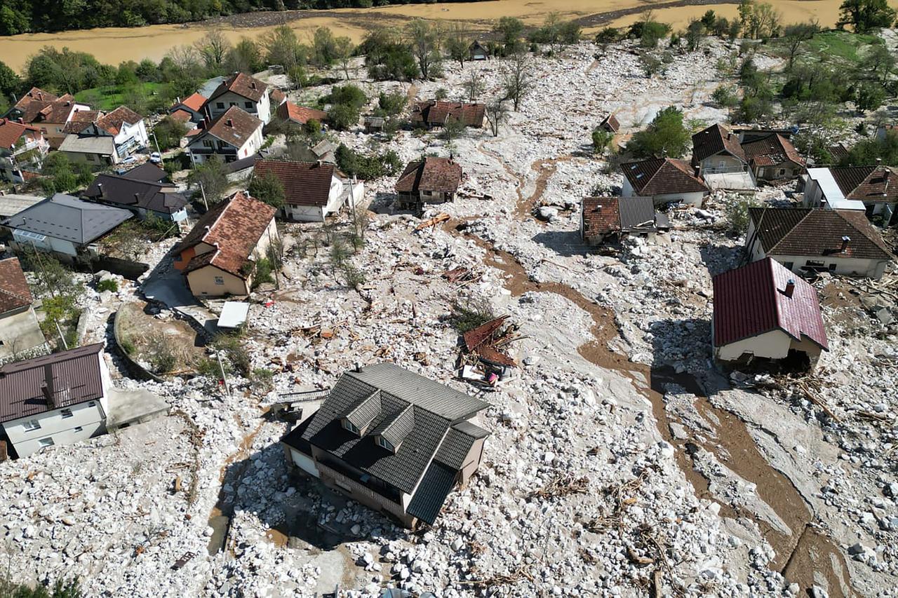 Dramatični prizori iz zraka Donje Jablanice