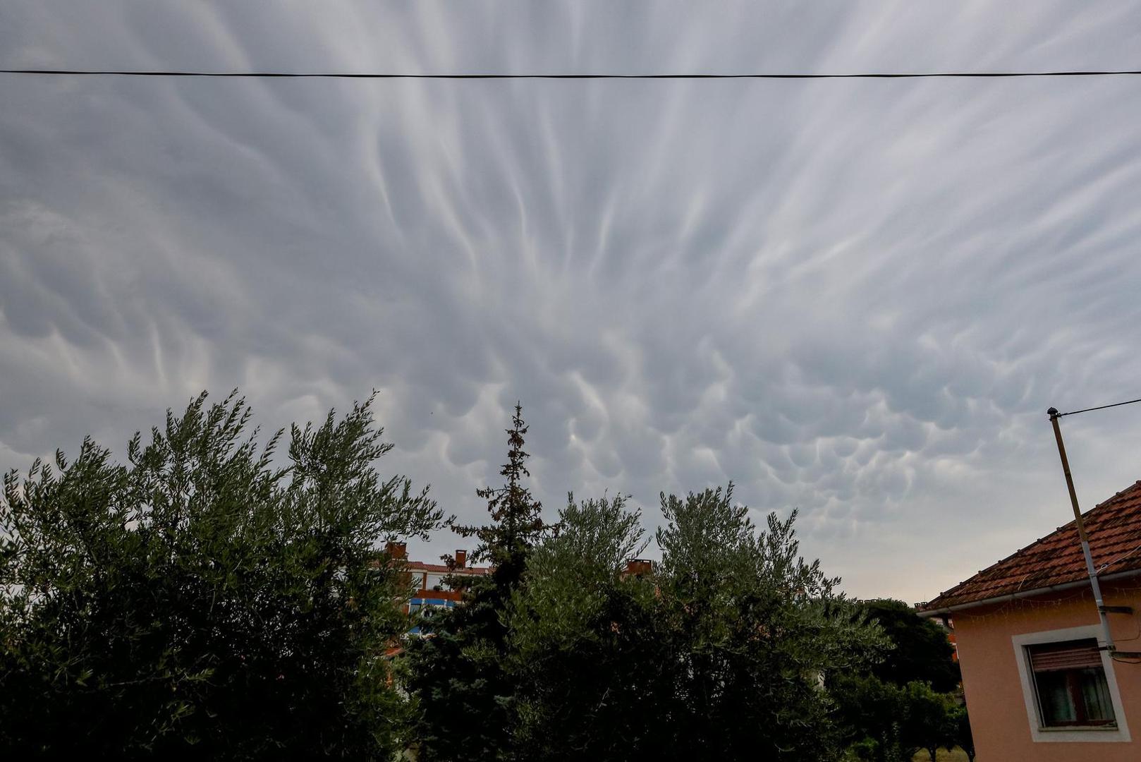 22.07.2023., Zadar  -  Oblaci nad Zadrom Photo: Sime Zelic/PIXSELL