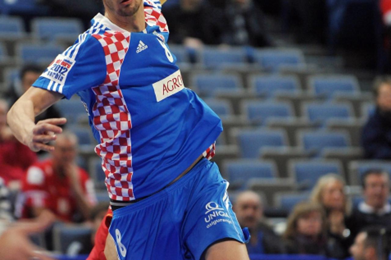 'Croatia\'s Marko Kopljar jumps to score during the men\'s EHF Euro 2012 Handball Championship bronze medal match Croatia vs Spain on January 29, 2012 at the Beogradska Arena in Belgrade.     AFP PHOT