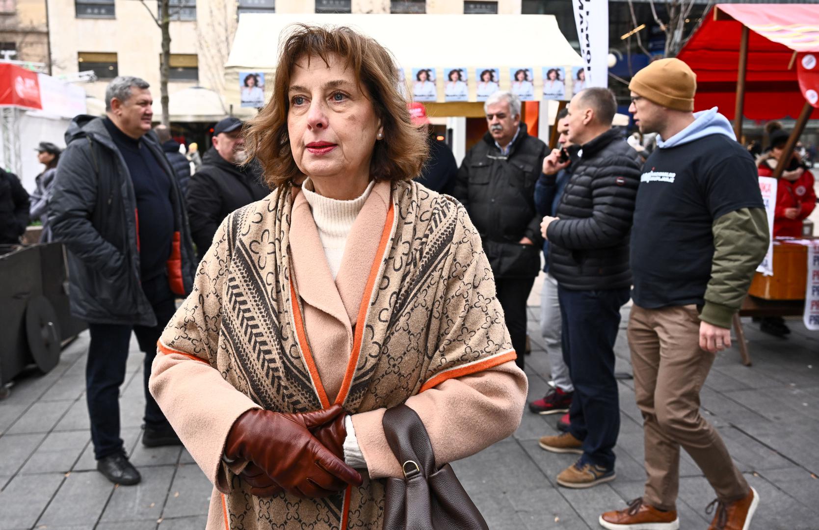 Ostali kandidati družili su se s građanima i u nedjelju. Predsjednik Zoran Milanović tako je svoj kraj tjedna proveo u Samoboru, gdje mu se pridružio i Krešo Beljak. Branka Lozo (DOMiNO) pak se družila s građanima na Cvjetnom trgu.