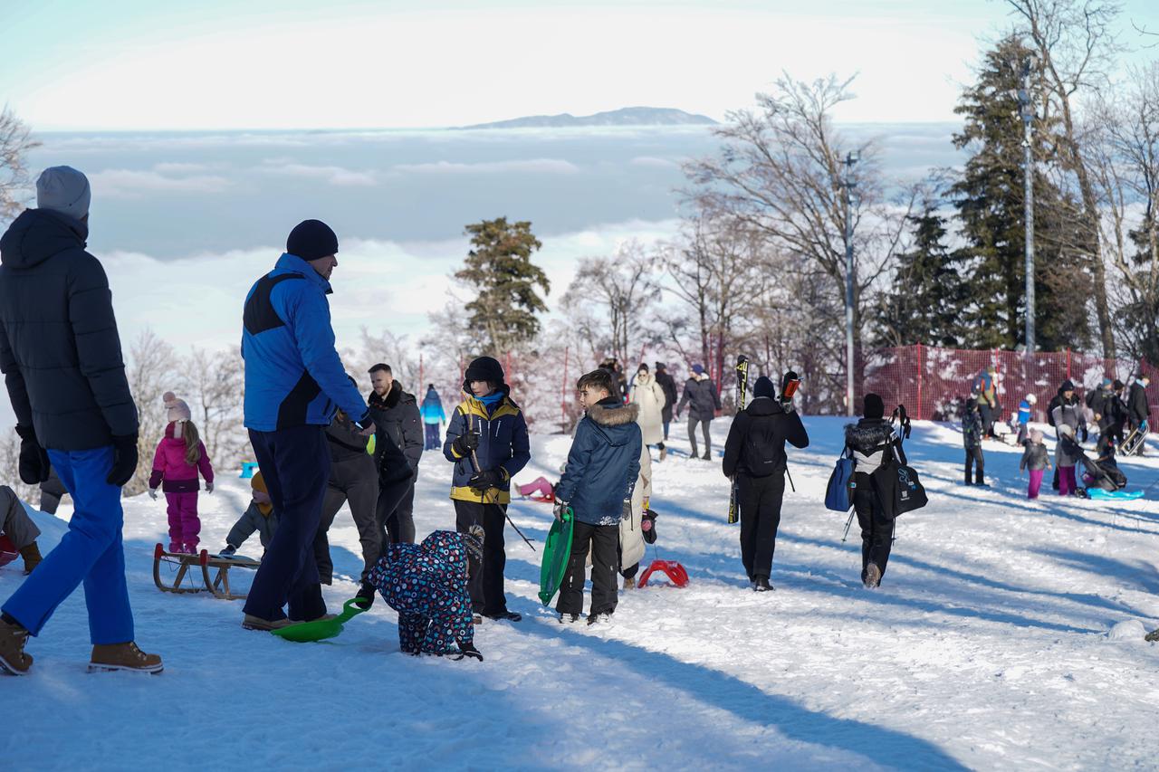 Zagreb: Otvorena sezona skijanja na Sljemenu