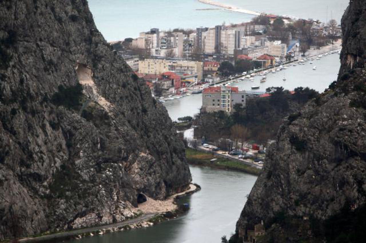 Omiš, tunel (1)