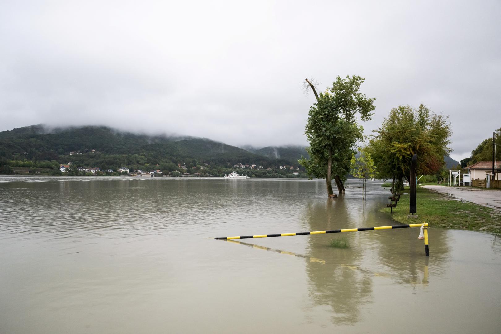 A view of the flooded Danube River in Pilismarot, Hungary, September 16, 2024. REUTERS/Marton Monus Photo: MARTON MONUS/REUTERS