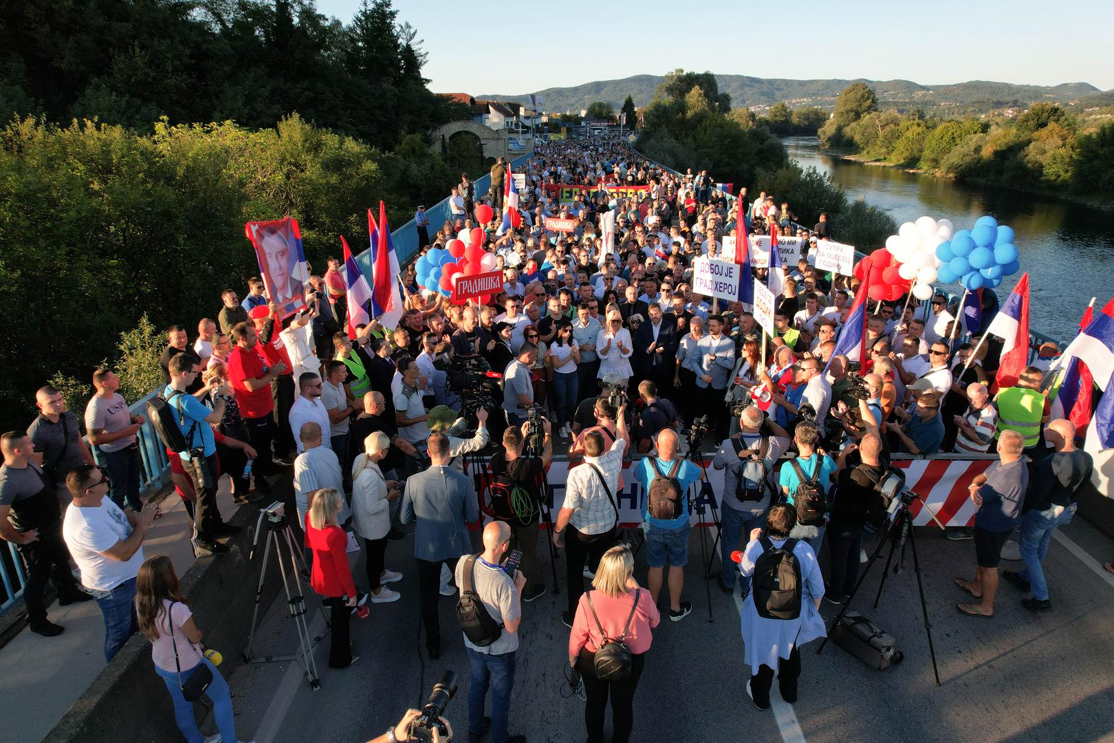 01.09.2023., Doboj, Bosna i Hercegovina - Odbor za zastitu prava Srba u FBiH organizirao je prosvjed na samoj granici, a organiziran je kao reakcija na odluku Ministarstva unutrasnjih poslova Kantona Sarajevo da zabrani prosvjedni skup pred Tuziteljstvom BiH zbog optuznice protiv predsjednika RS Milorada Dodika.  Photo: Dejan Rakita/PIXSELL