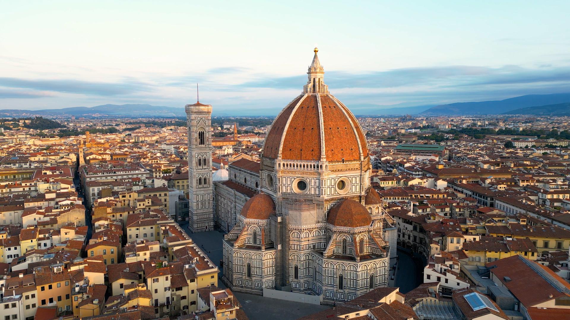 Firenca, Italija: Iako je Firenca poznata kao kulturno središte Europe, jedan korisnik smatra da je turistička zamka, posebno naglašavajući da je Ponte Vecchio ‘potpuno precijenjen’, dok se Davidov kip može vidjeti i na internetu.