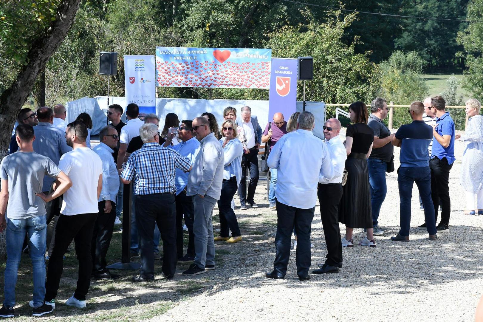 09.09.2021.,Jabukovac - Sesteroclanoj obitelji Boltuzic na koristenje je predana obiteljska kuca kao zamijena u potresu ostecenog objekta. Izgradnju novog objekta, s dvije
stambene jedinice, provela je inicijativa „Makarska rivijera i prijatelji – Srcem za
Petrinju“.
Photo: Nikola Cutuk/PIXSELL