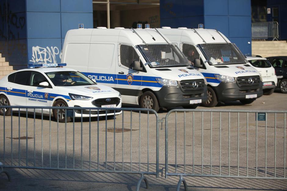 Zagreb: Interventna policija pazi na sigurnost u blizini Dinamovog stadiona