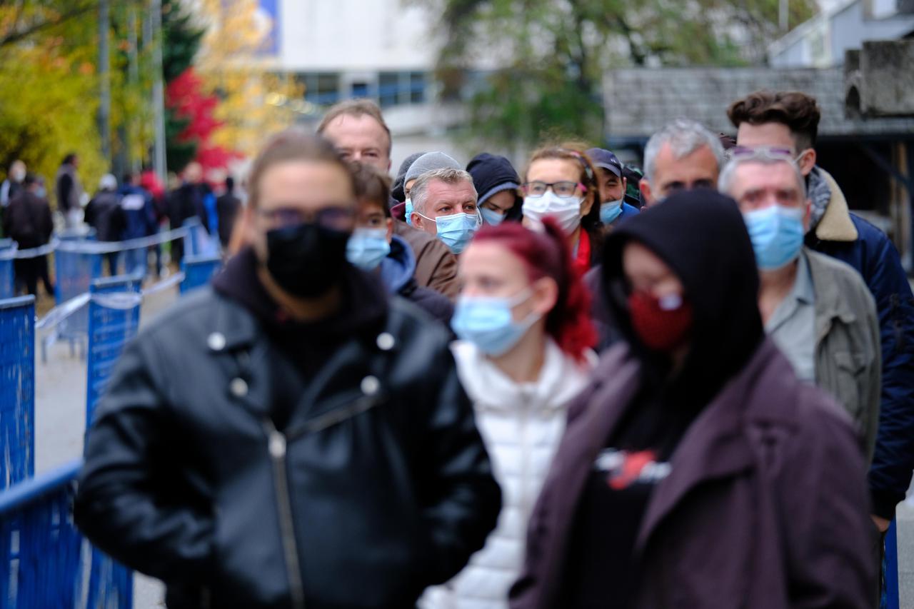 Na Velesajmu i danas gužve za cijepljenje