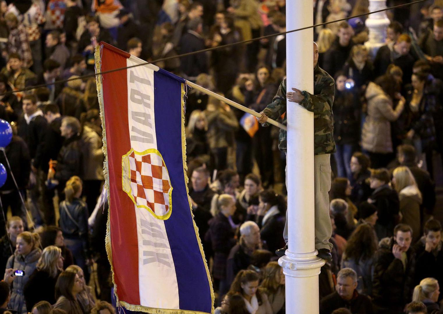 "Pali avion, ideš po generale...", tadašnji premijer Zoran Milanović rekao je svom ministru obrane Anti Kotromanoviću koji je zaista odmah poletio za Haag