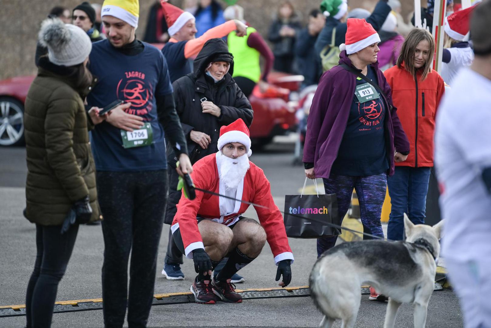 12.12.2021., Zagreb - Humanitarna i kostimirana utrka Zagreb Advent Run odrzala se u centru grada, njih vise od 2000 iz cak 29 drzava trcali su  za plemeniti cilj i pruzili podrsku zenama u borbi protiv razlicitih oblika raka. Ovogodisnji partner utrke je Udruga zena oboljelih i lijecenih od raka „Nismo same“.