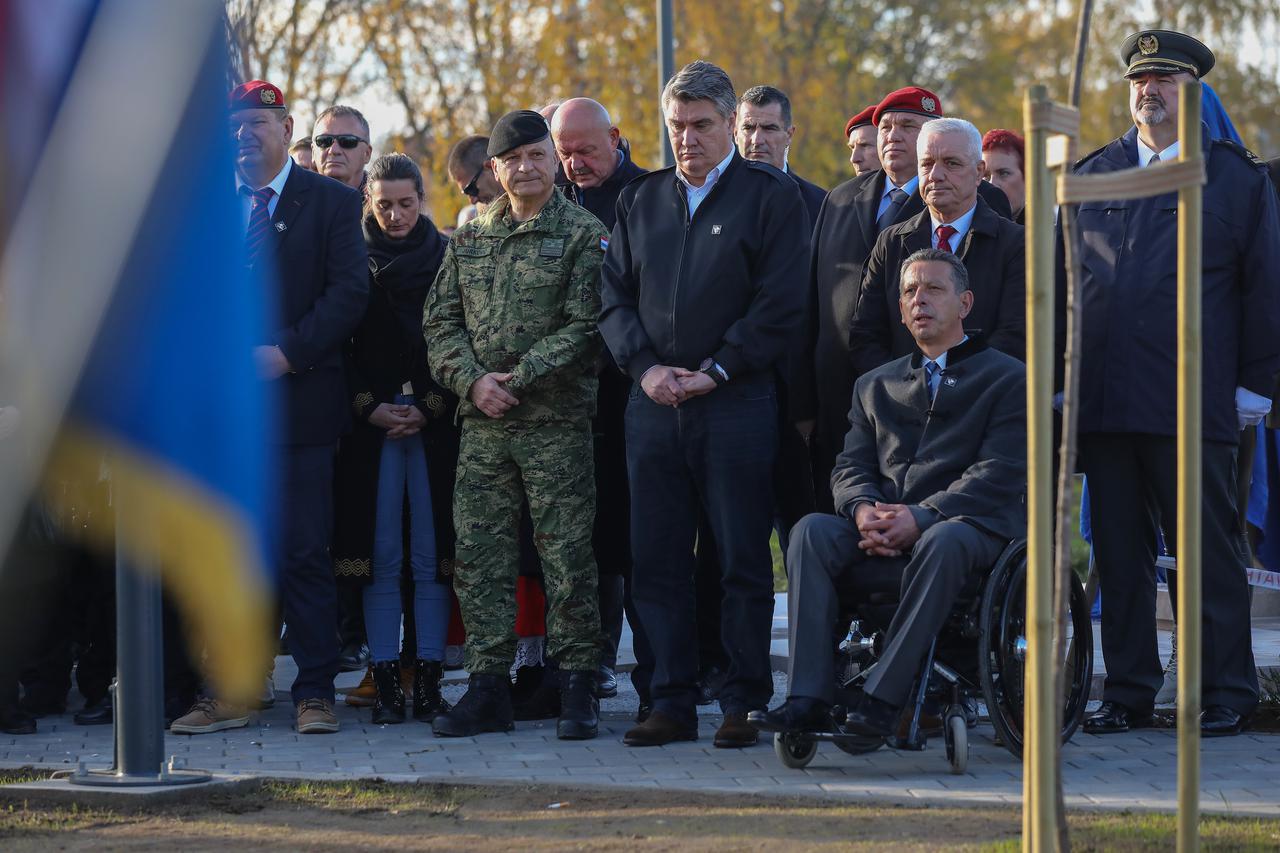 Vukovar: Milanović na ceremoniji otkrivanja spomenika koji je posvećen Kati Šojić i sinovima