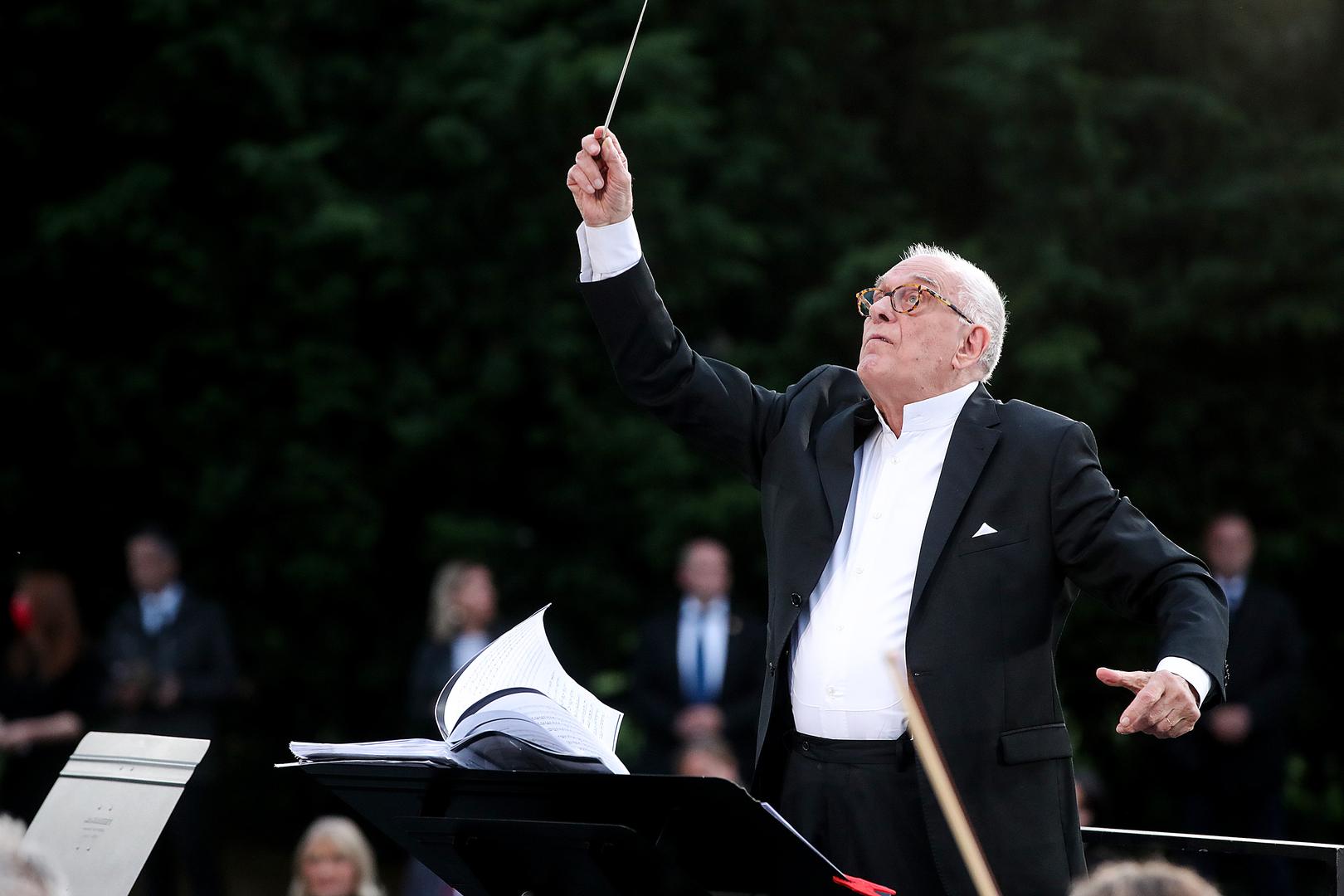 30.05.2020., Zagreb - Svecani koncert ispred HNK u povodu Dana drzavnosti. Maestro Niksa Bareza.

Photo: Goran Stanzl/PIXSELL