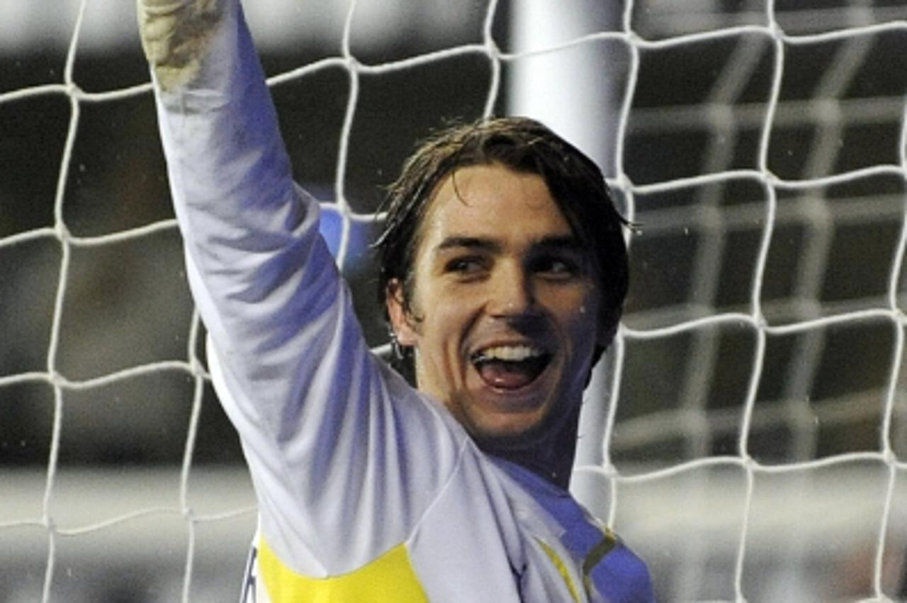 'Tottenham Hotspur\'s Niko Kranjcar celebrates scoring his second goal against Manchester City during their English Premier League soccer match at White Hart Lane in London December 16, 2009. REUTERS/