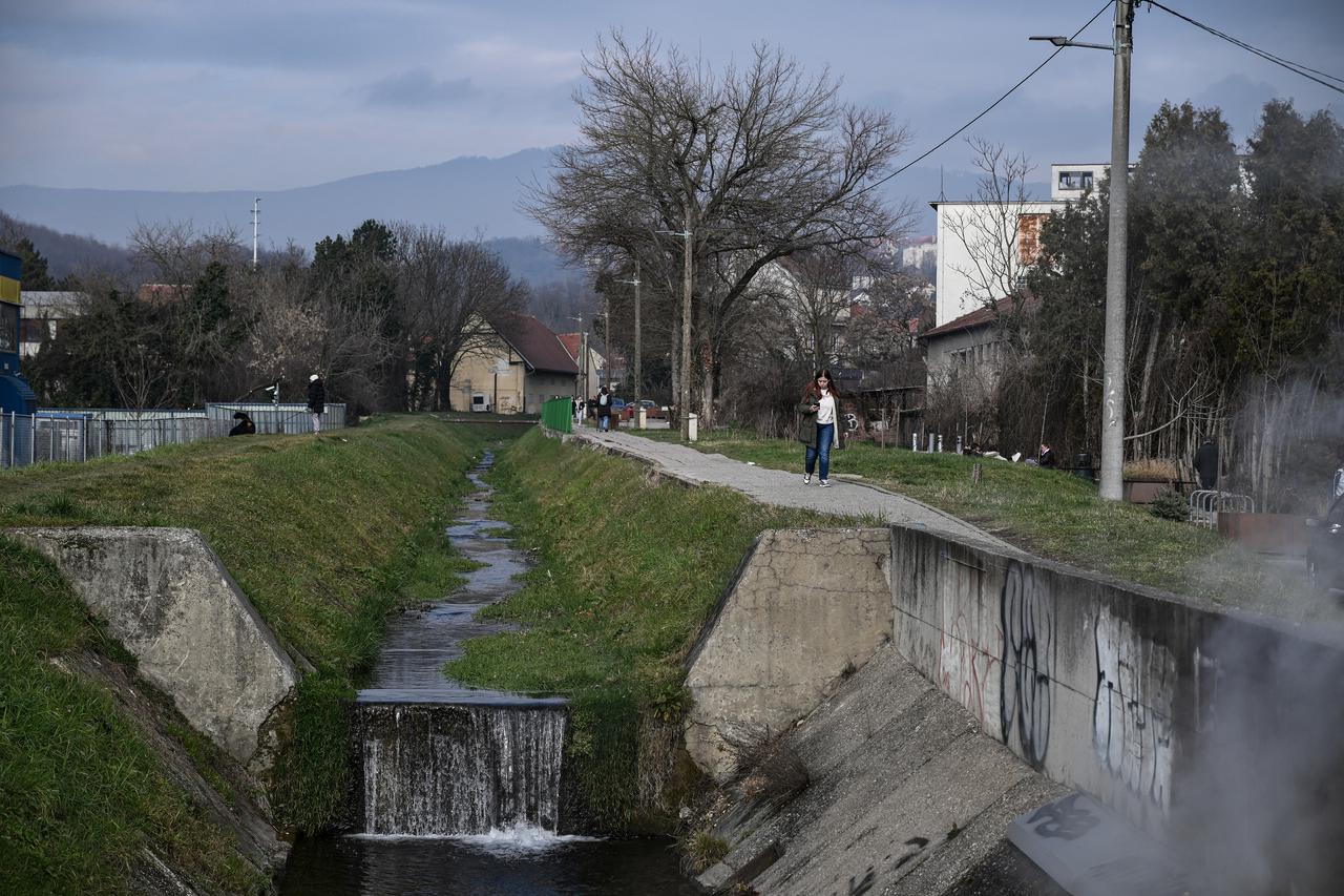 Zagreb: Dio potoka Črnomerec