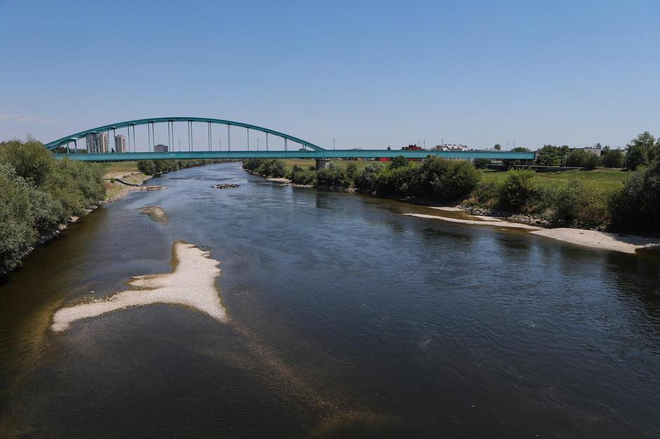 Zagreb: Zbog niskog vodostaja Save počele su se pojavljivati ade, otoci i plaže