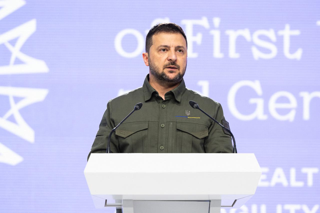 Le président ukrainien Volodymyr Zelensky et la première dame Olena Zelenska participent au 3ème "Sommet First Ladies and Gentlemen" à Kiev